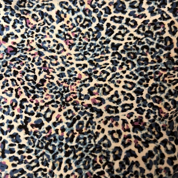NWT Victoria’s Secret Leopard Knockout Crop Tights - Picture 4 of 4